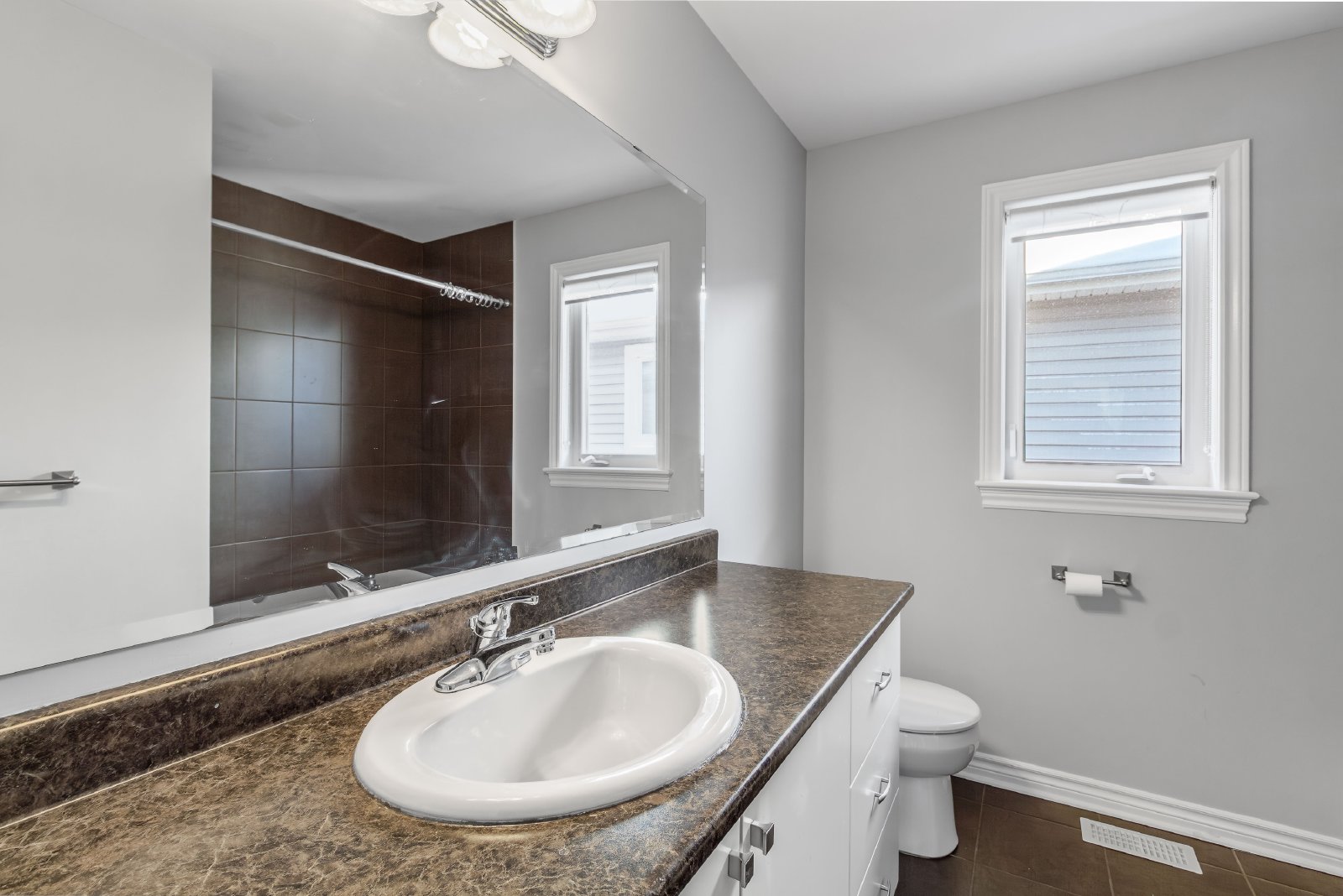 516 Carina Crescent - 1 property image