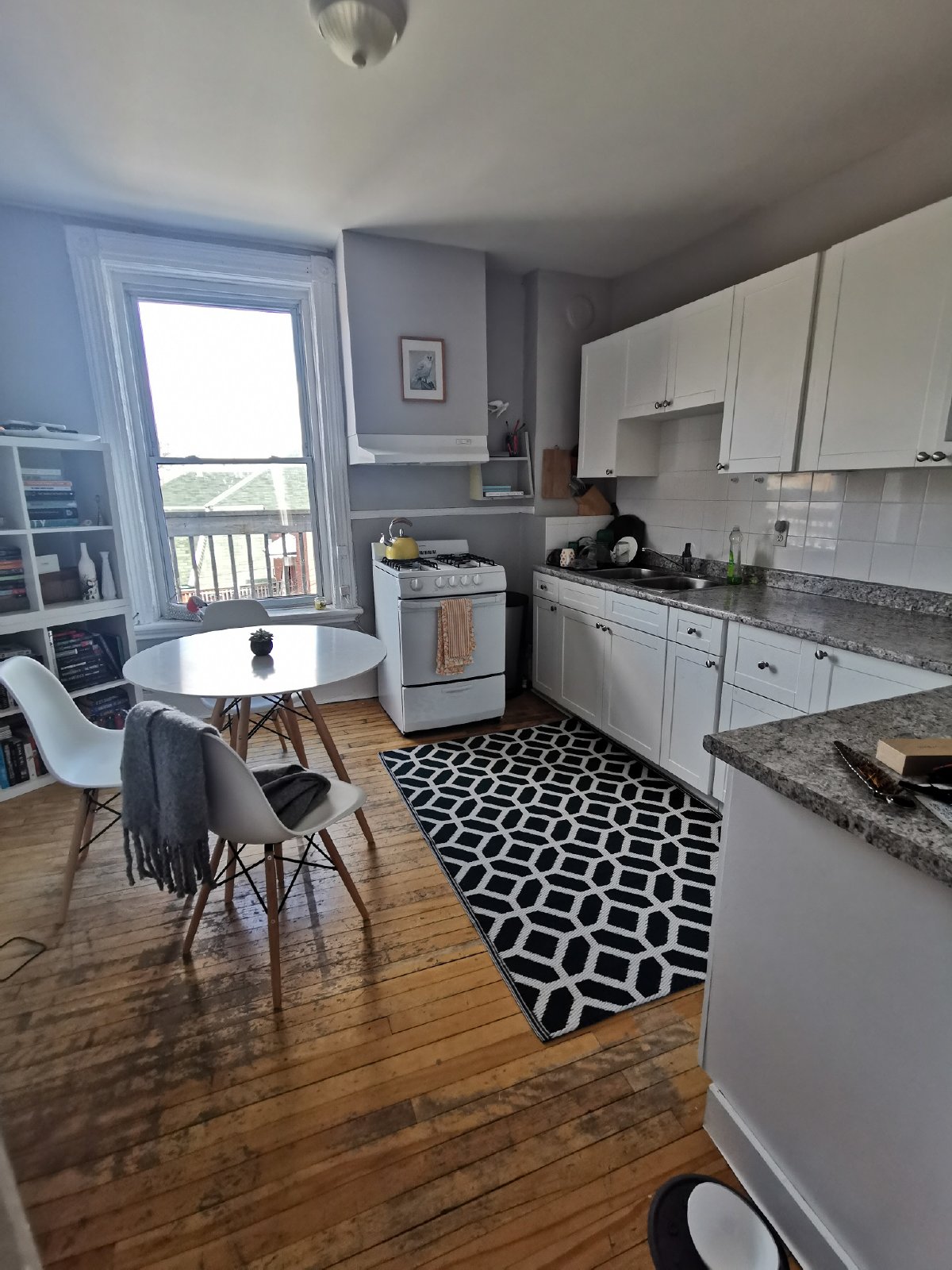 379 Bronson - Unit 3 property image