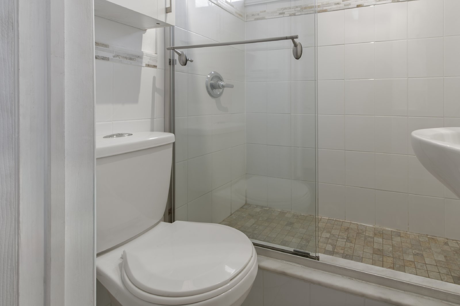 583 Mcleod - Unit 1 property image