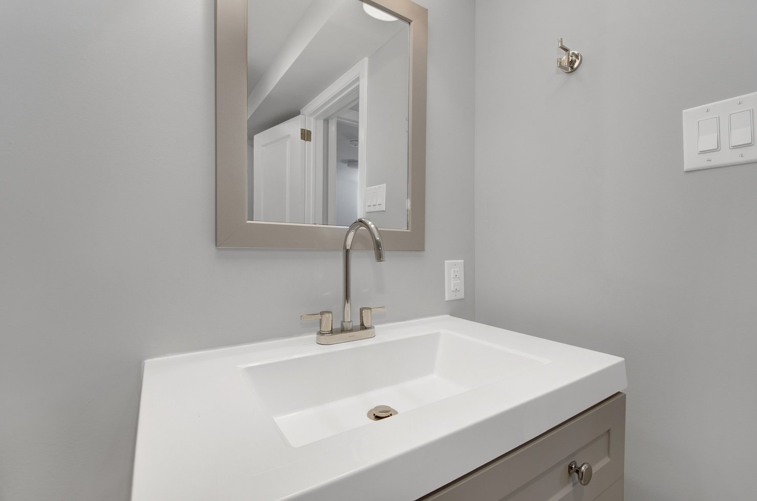 868 Maplewood Avenue - 2 property image