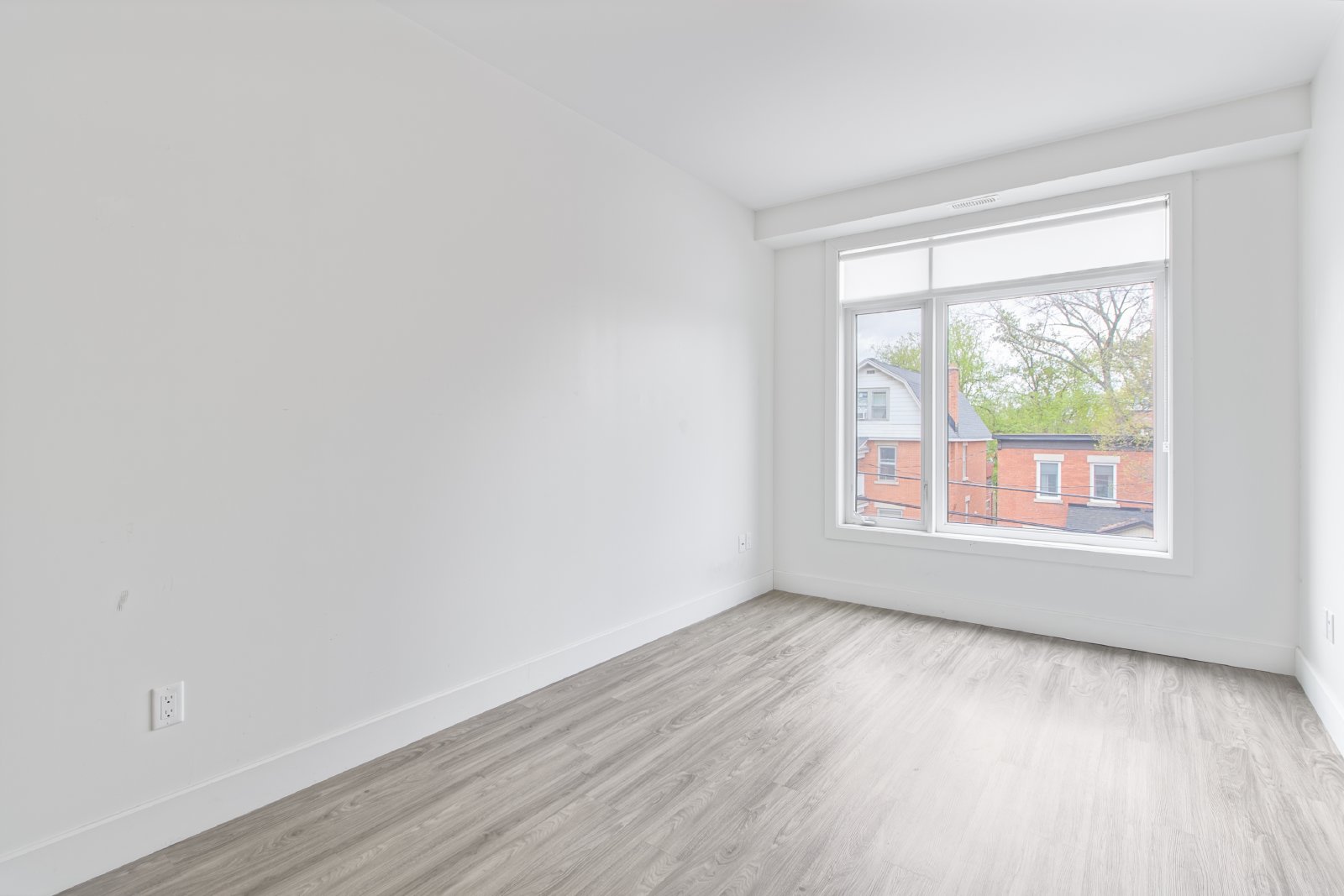 337 Sunnyside Avenue - 302 property image