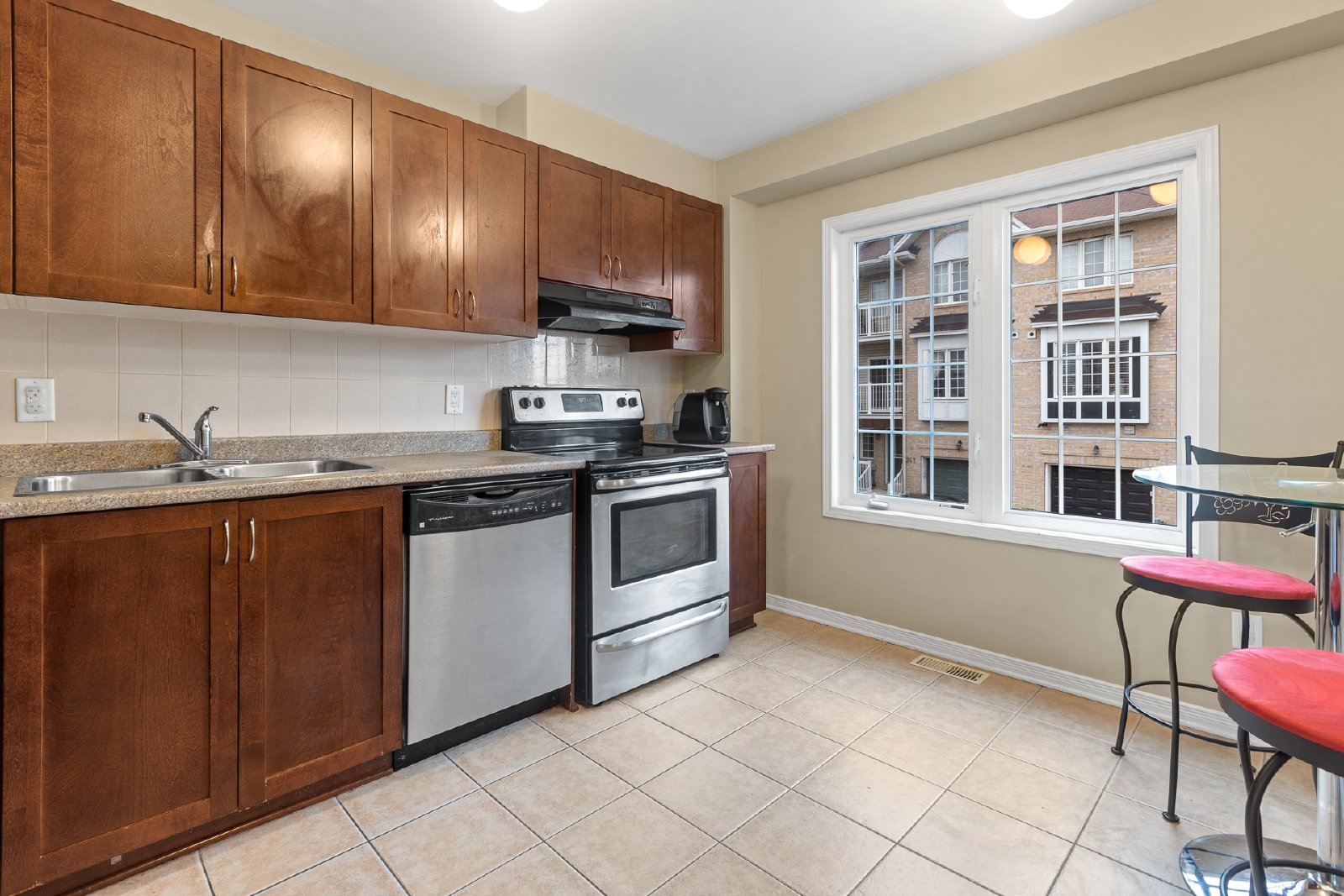 352 Gotham Private - 1 property image