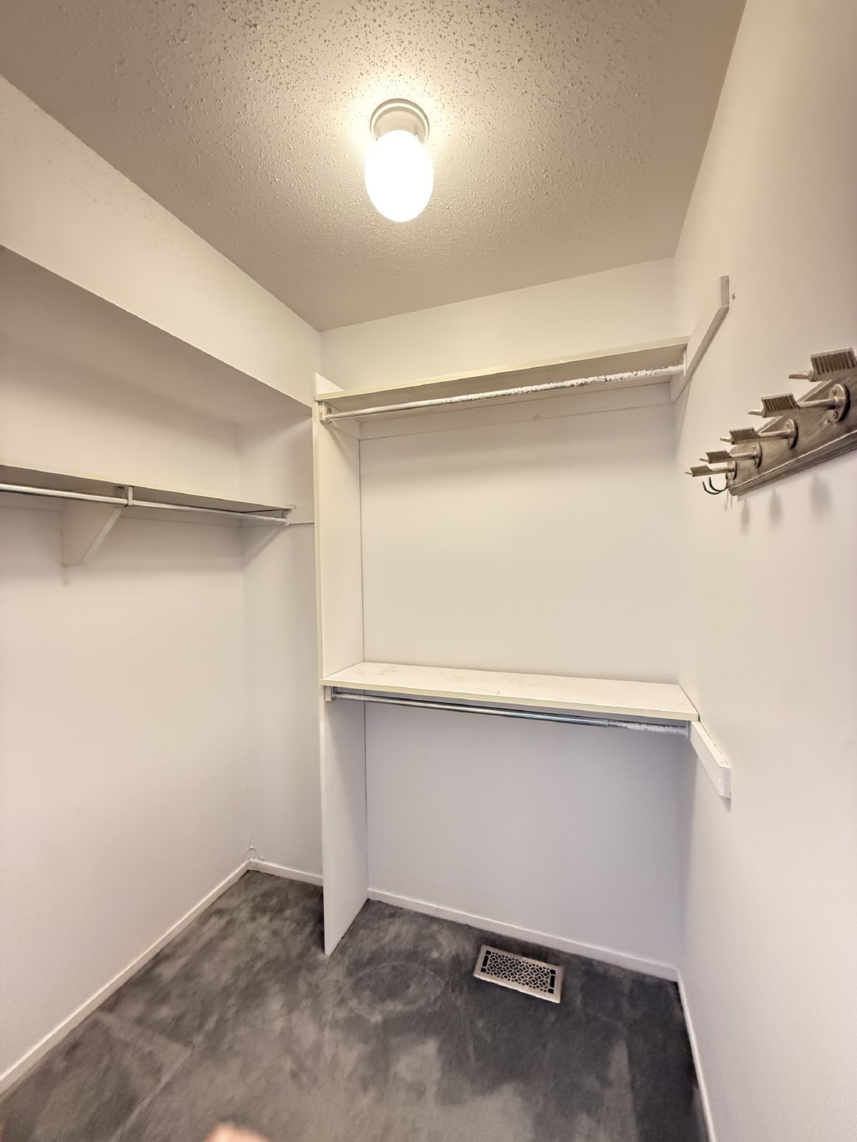 70 Inverary Drive - 1 property image