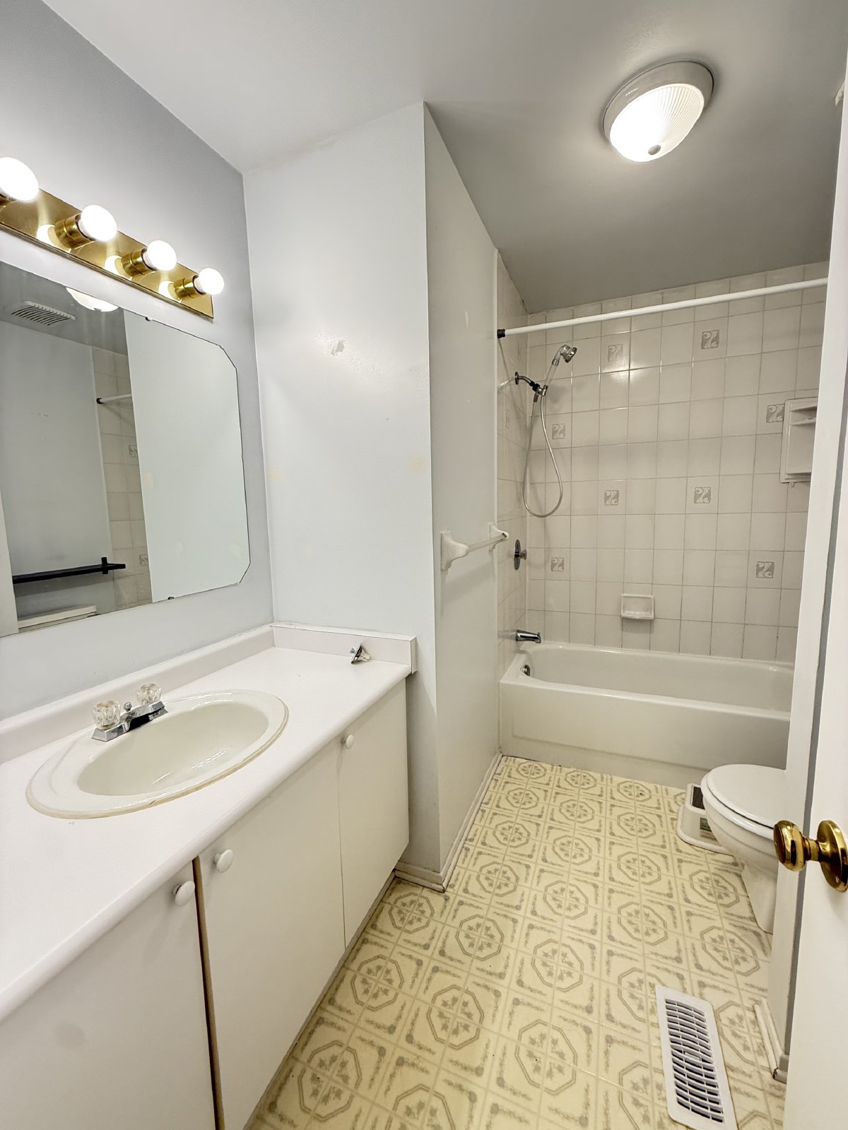 70 Inverary Drive - 1 property image