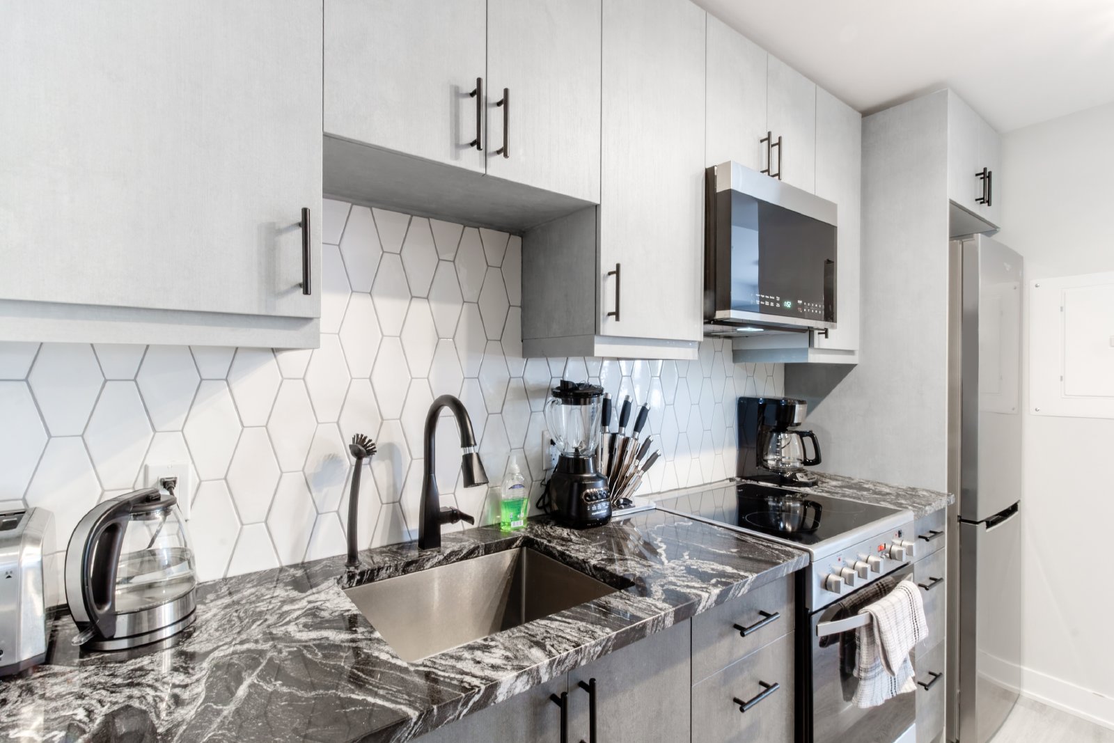 86 Hinton Avenue North - 305 property image