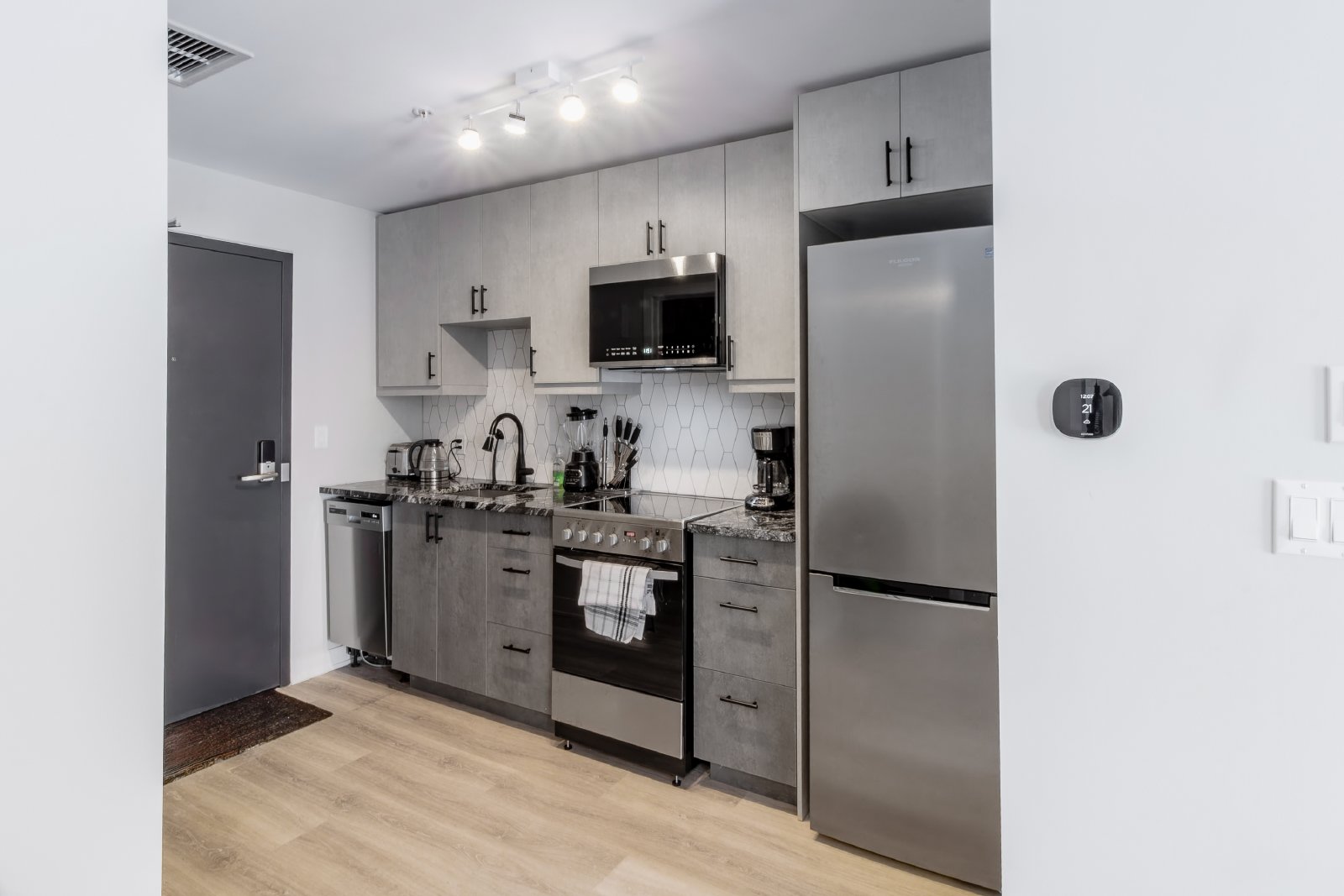86 Hinton Avenue North - 305 property image