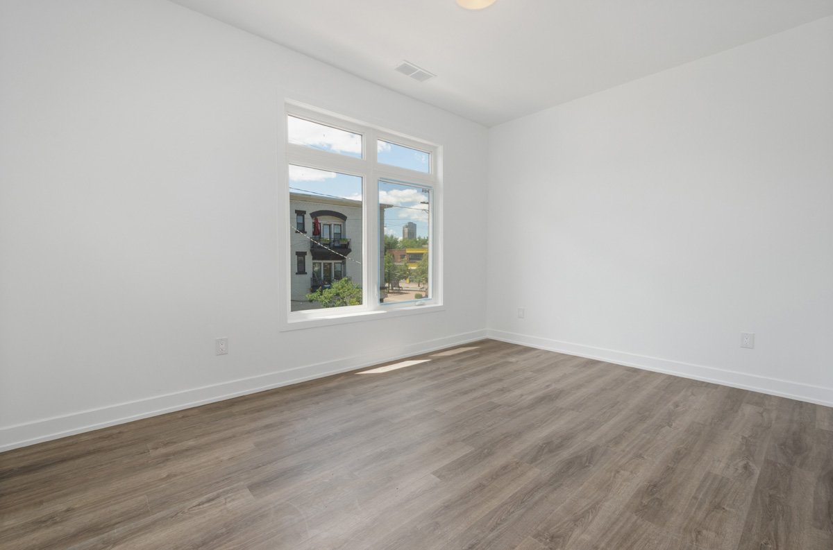 9 Spadina Avenue - 2 property image