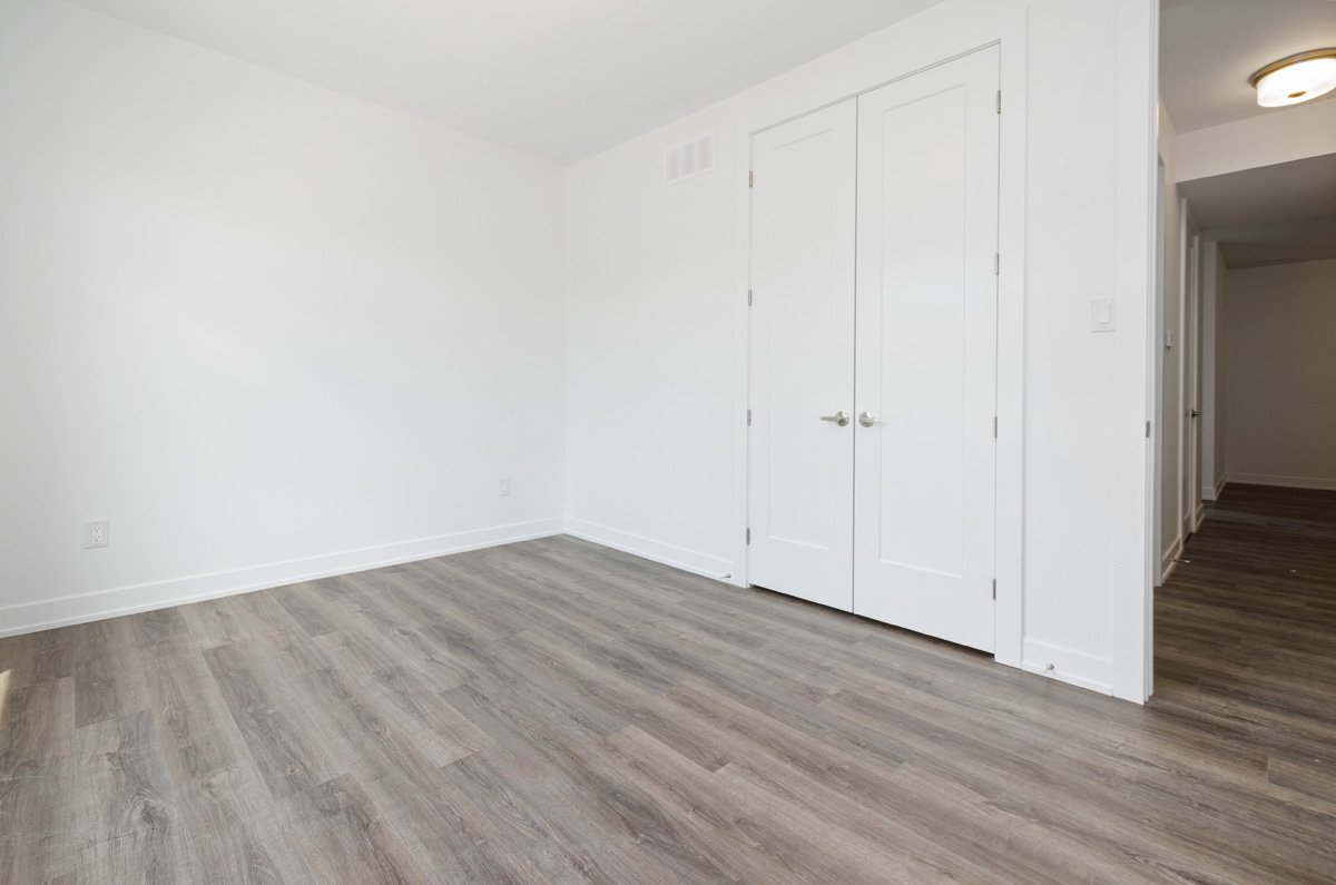 9 Spadina Avenue - 2 property image