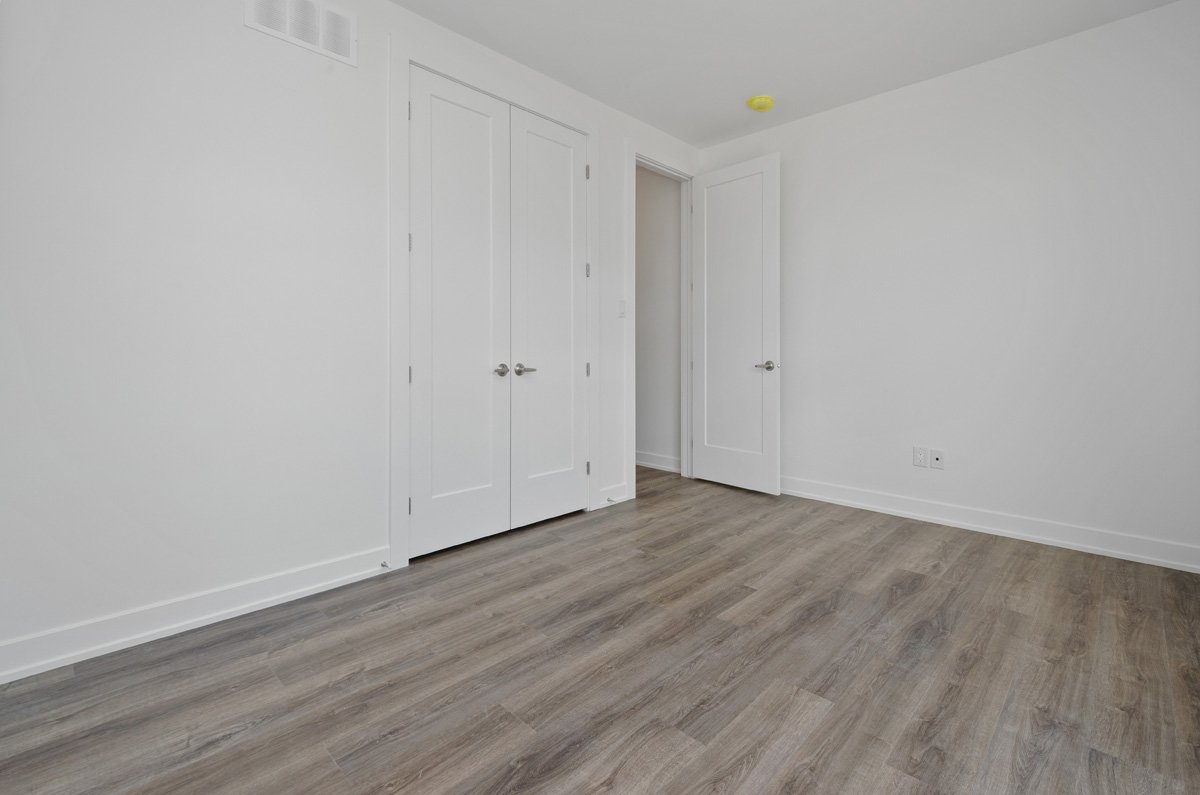 9 Spadina Avenue - 2 property image