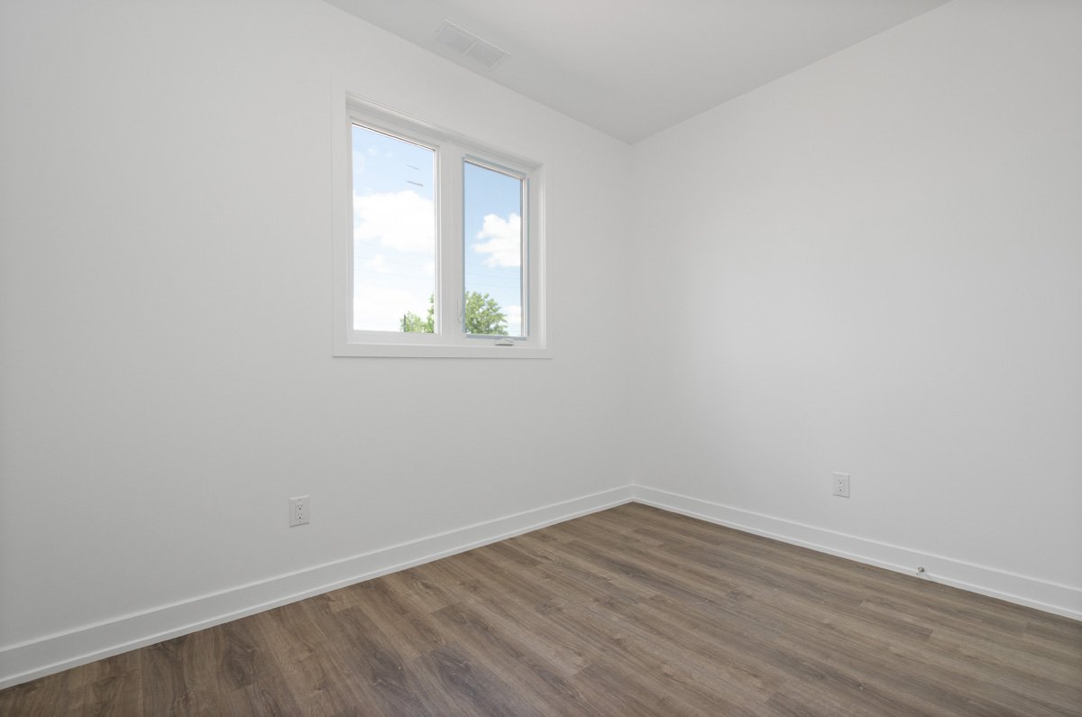 9 Spadina Avenue - 2 property image
