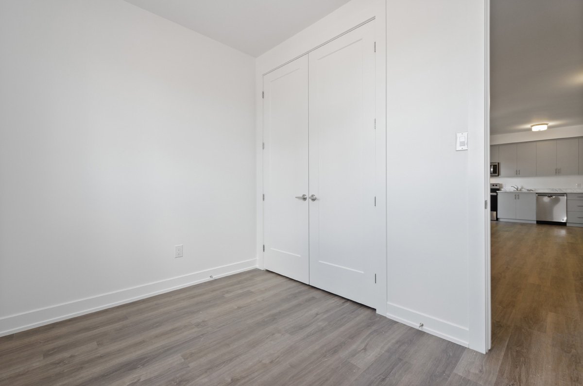9 Spadina Avenue - 2 property image