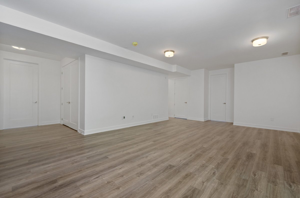 9 Spadina Avenue - 2 property image