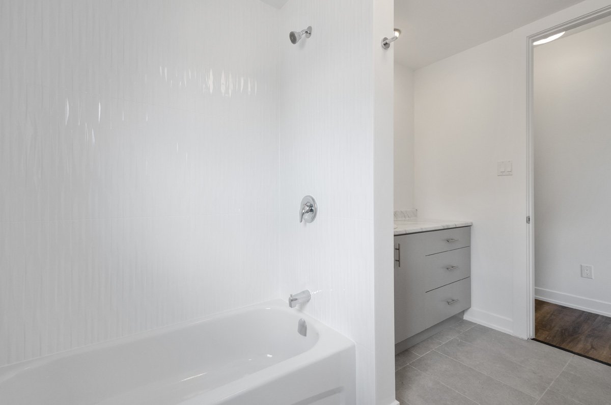 9 Spadina Avenue - 2 property image
