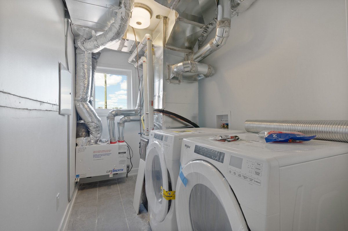 9 Spadina Avenue - 2 property image