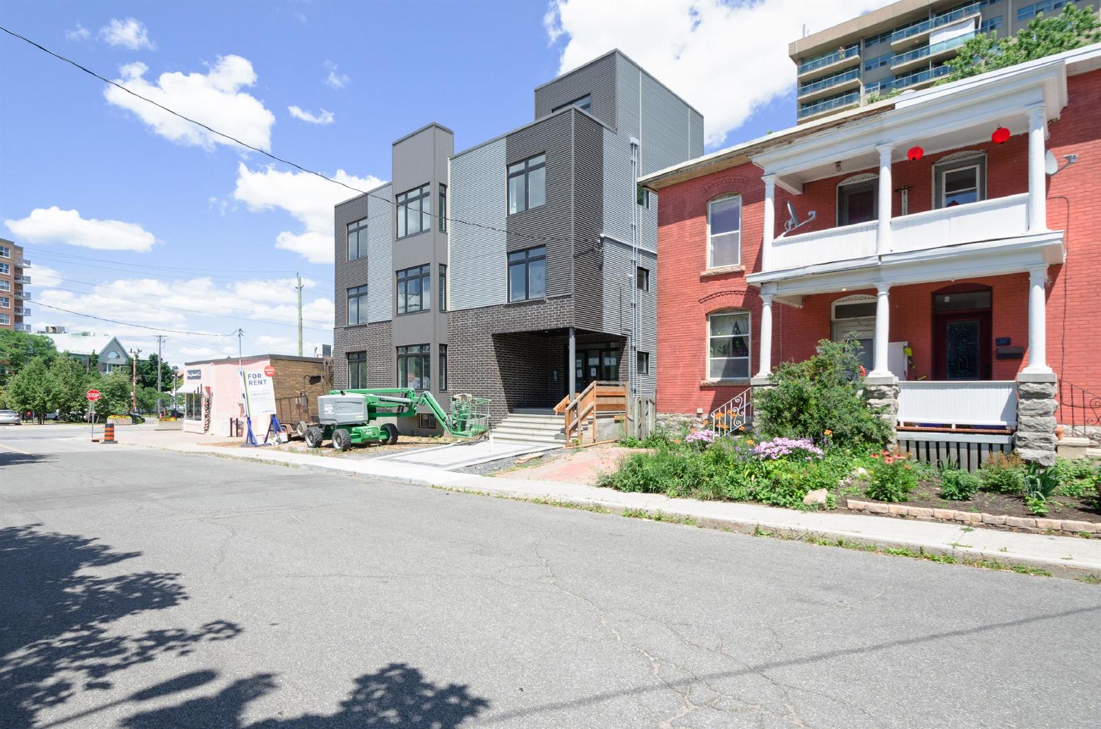 9 Spadina Avenue - 2 property image