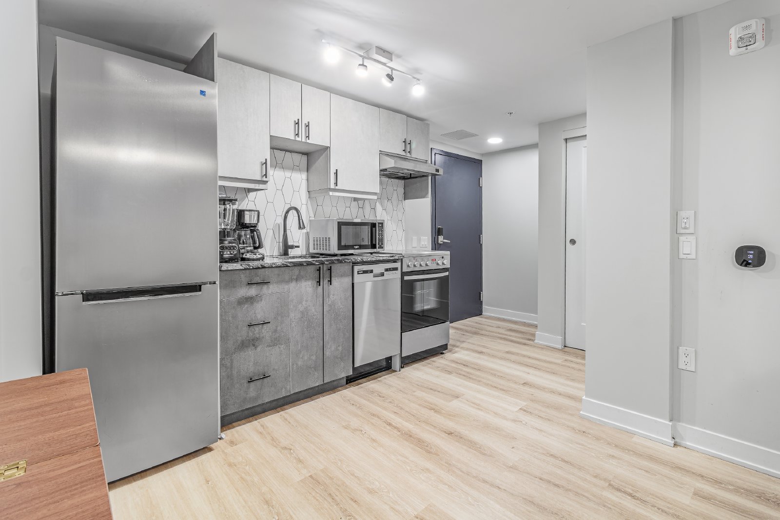 92 Hinton Avenue North - 007 property image
