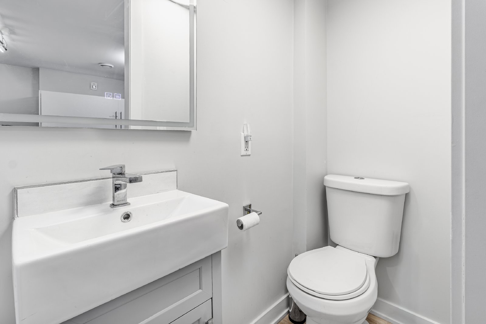 92 Hinton Avenue North - 619 property image
