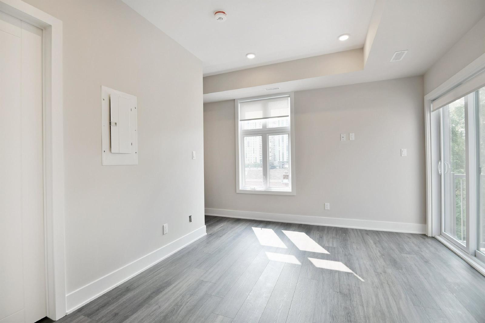 16 Champagne Avenue South - 203 property image