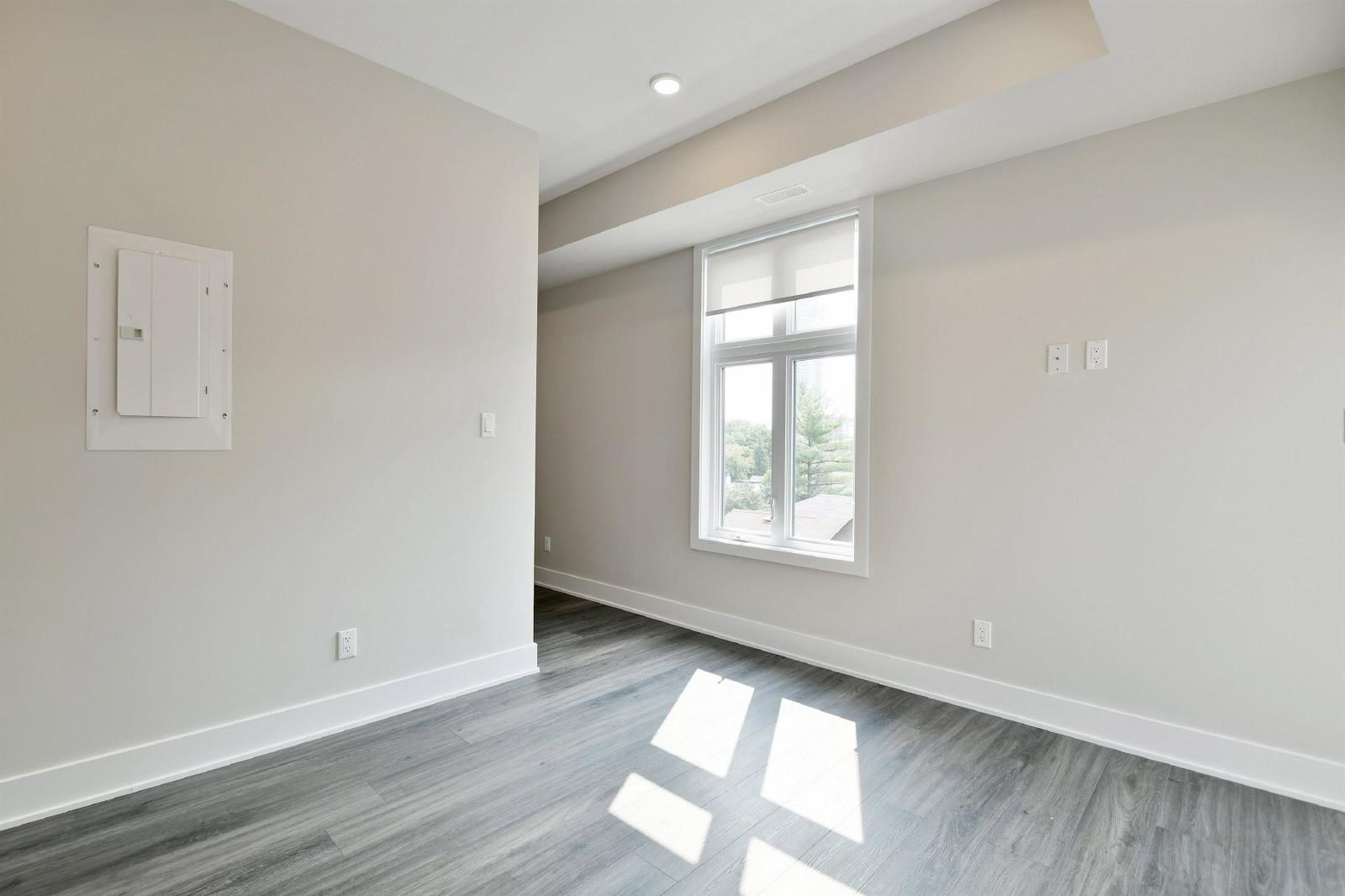 16 Champagne Avenue South - 203 property image