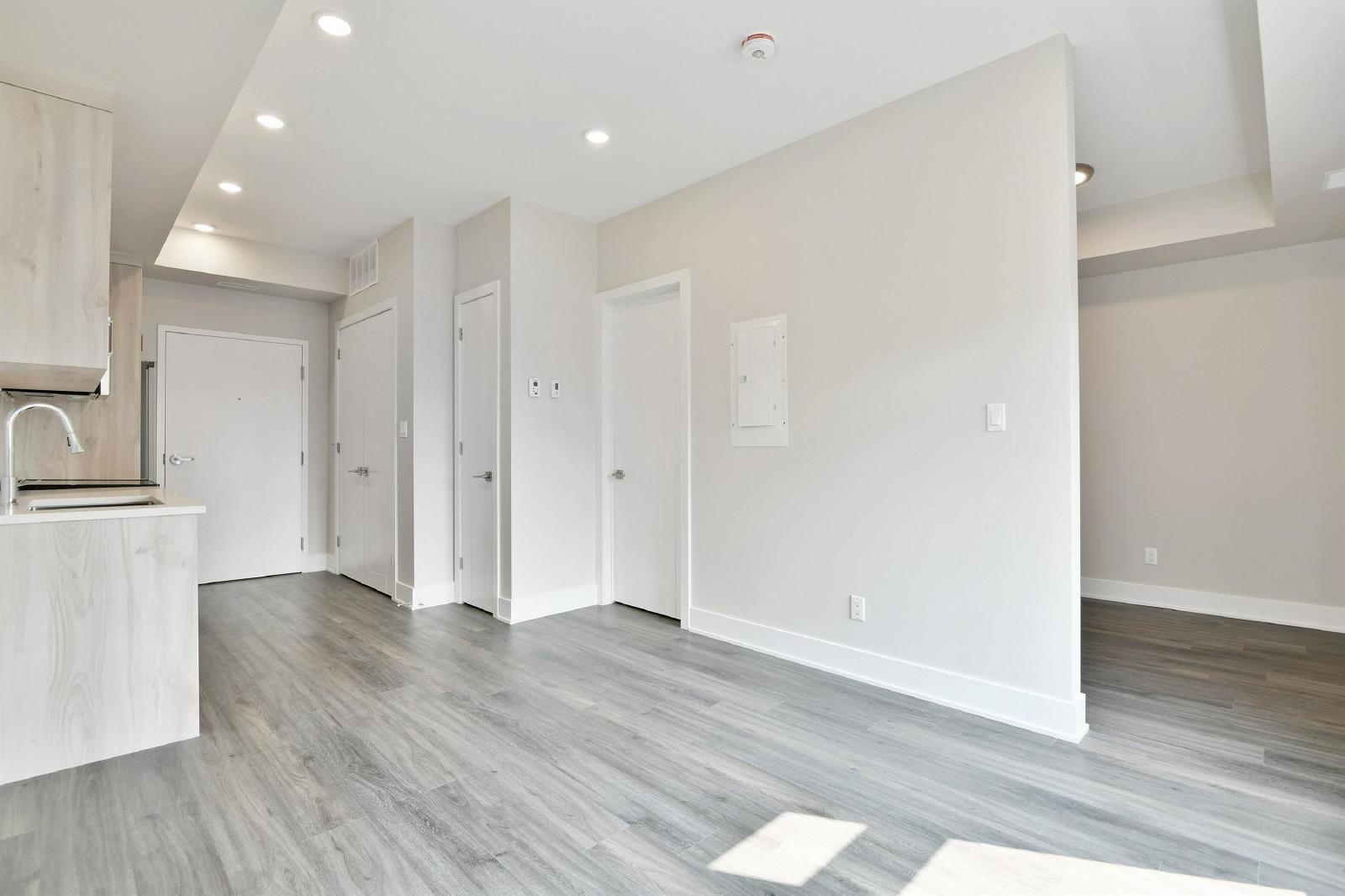 16 Champagne Avenue South - 203 property image