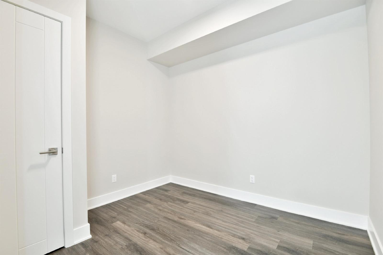 16 Champagne Avenue South - 203 property image