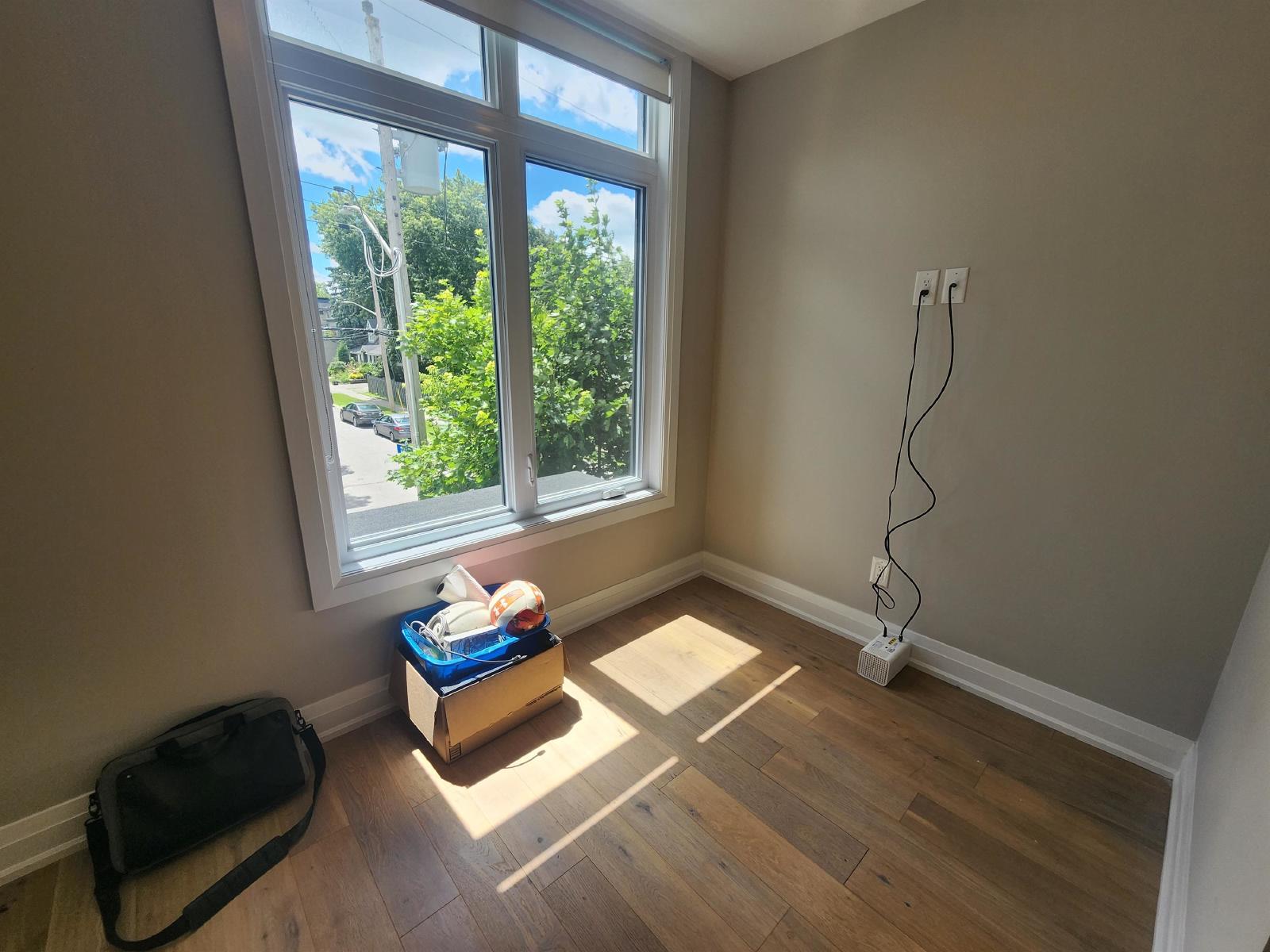 427 Ravenhill Avenue - 2 property image