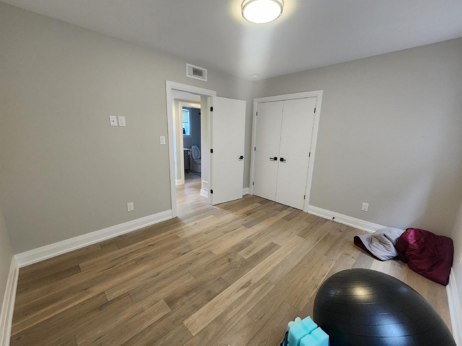 427 Ravenhill Avenue - 2 property image