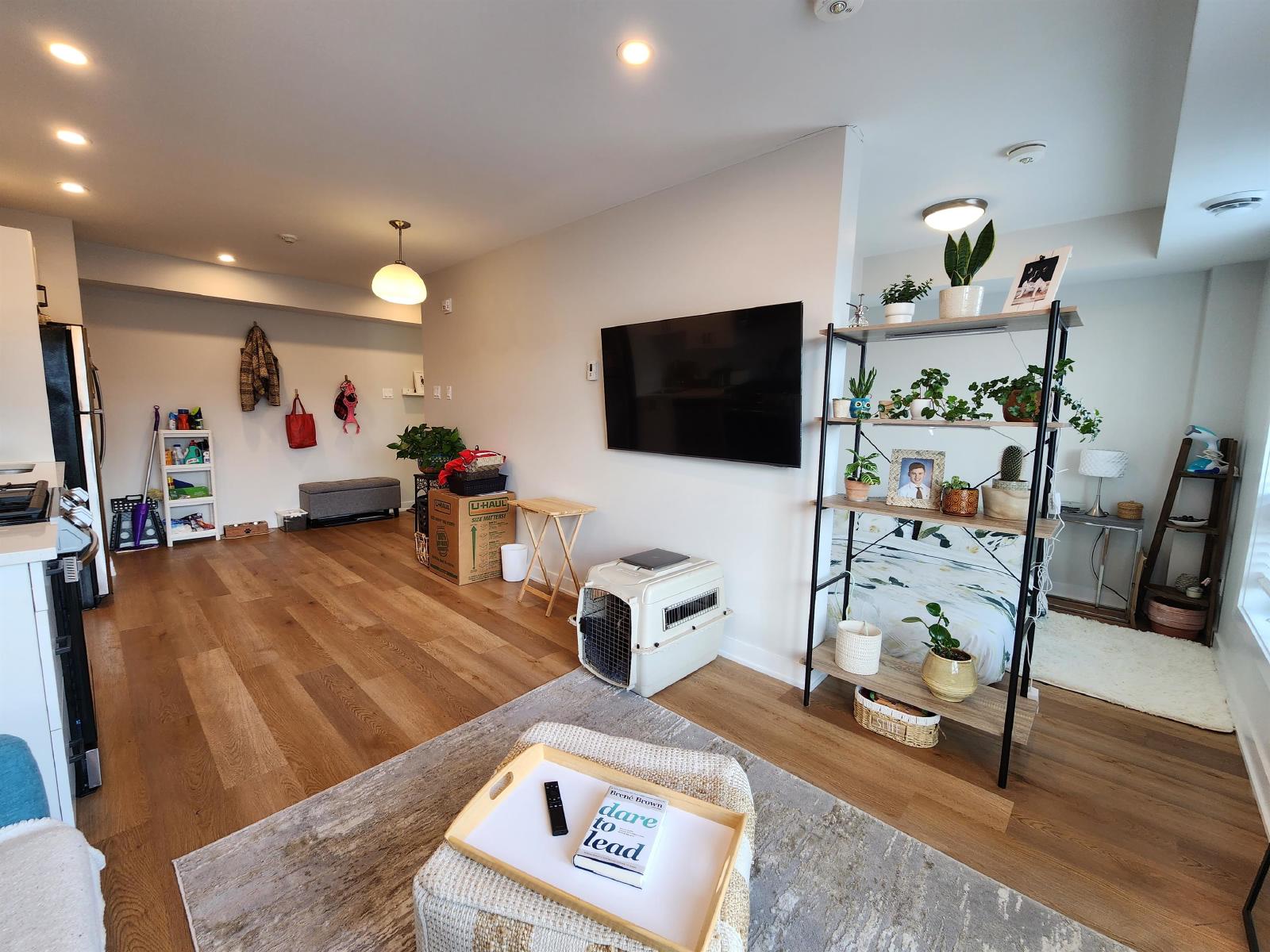 689 Churchill Avenue North - 301 property image