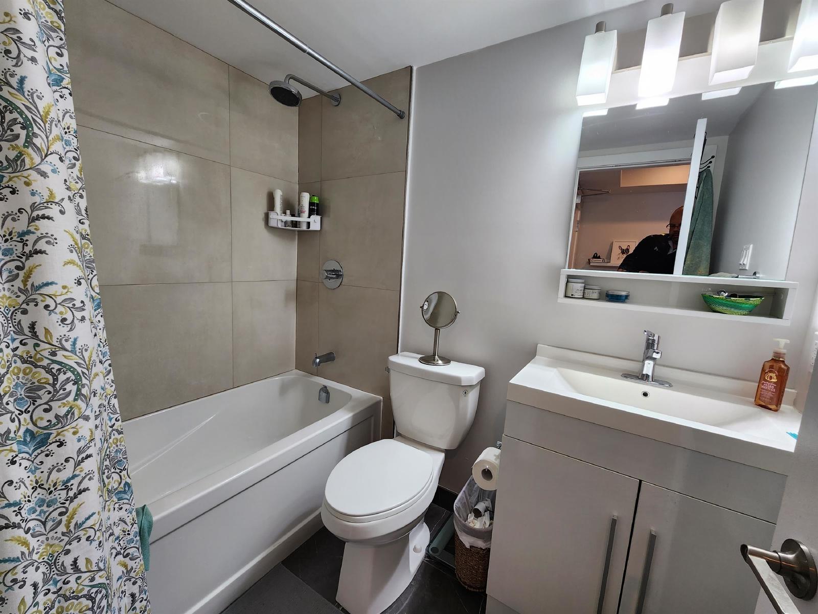 689 Churchill Avenue North - 301 property image