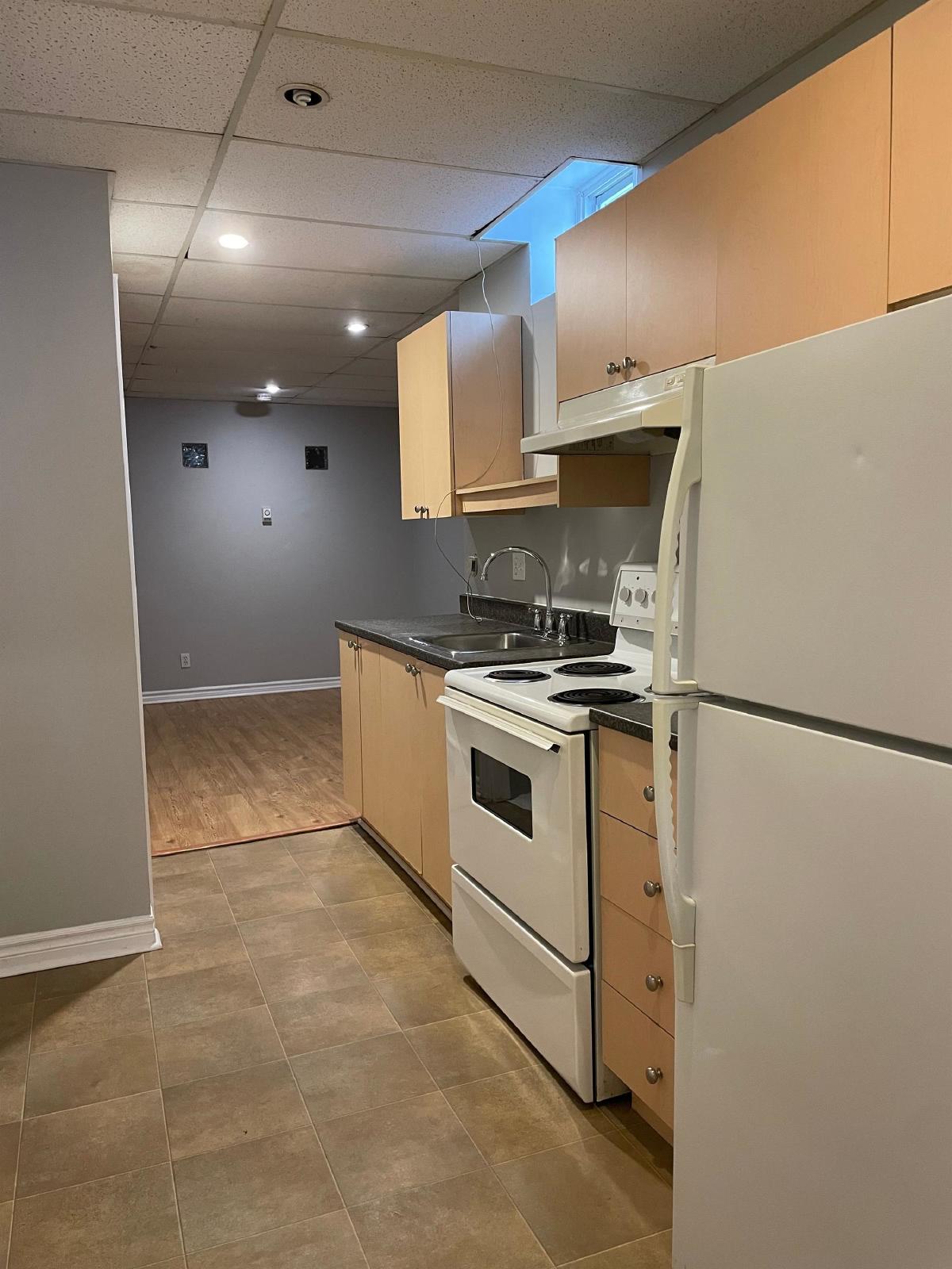 917 Bronson - Unit B property image