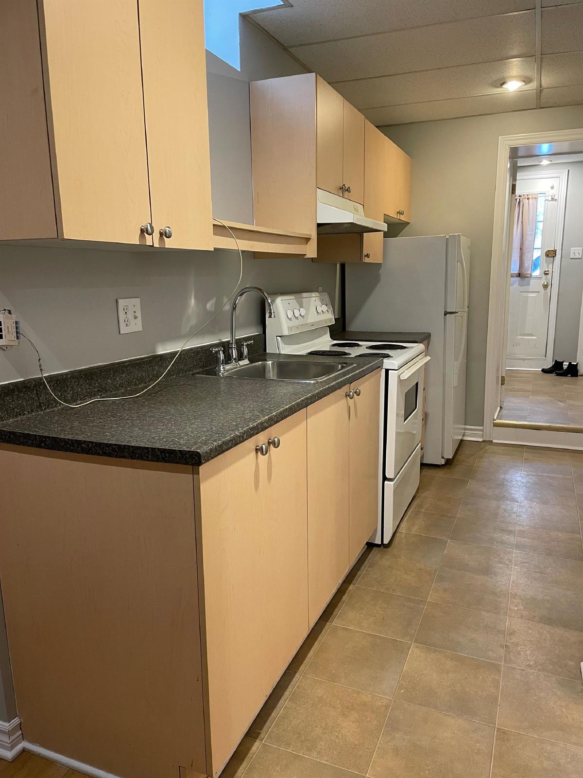 917 Bronson - Unit B property image