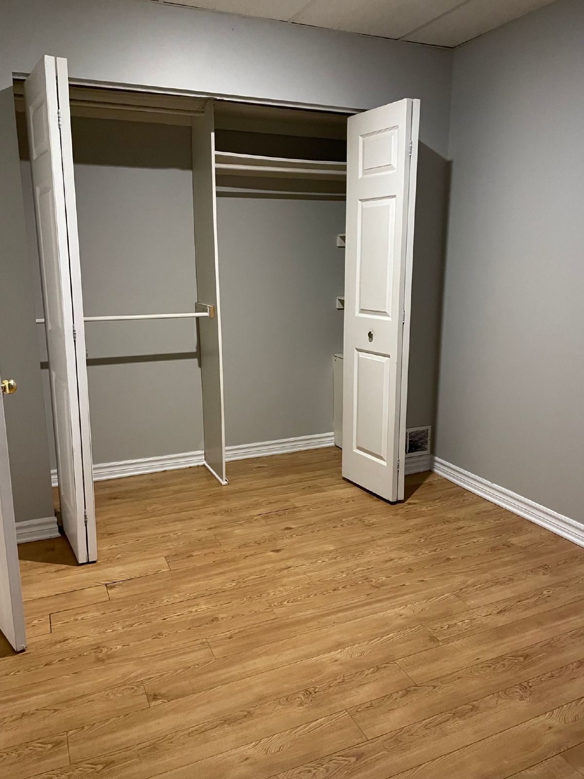 917 Bronson - Unit B property image