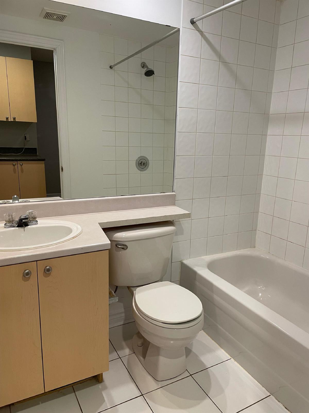 917 Bronson - Unit B property image