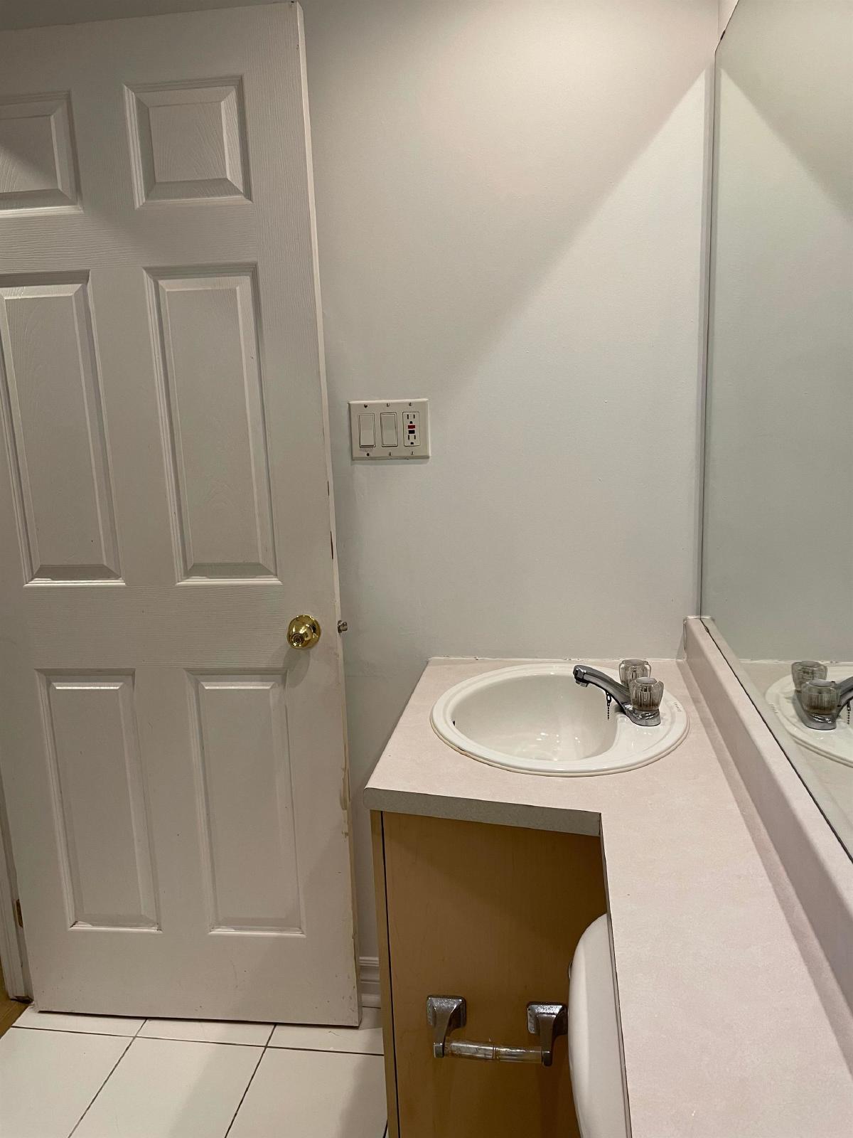 917 Bronson - Unit B property image