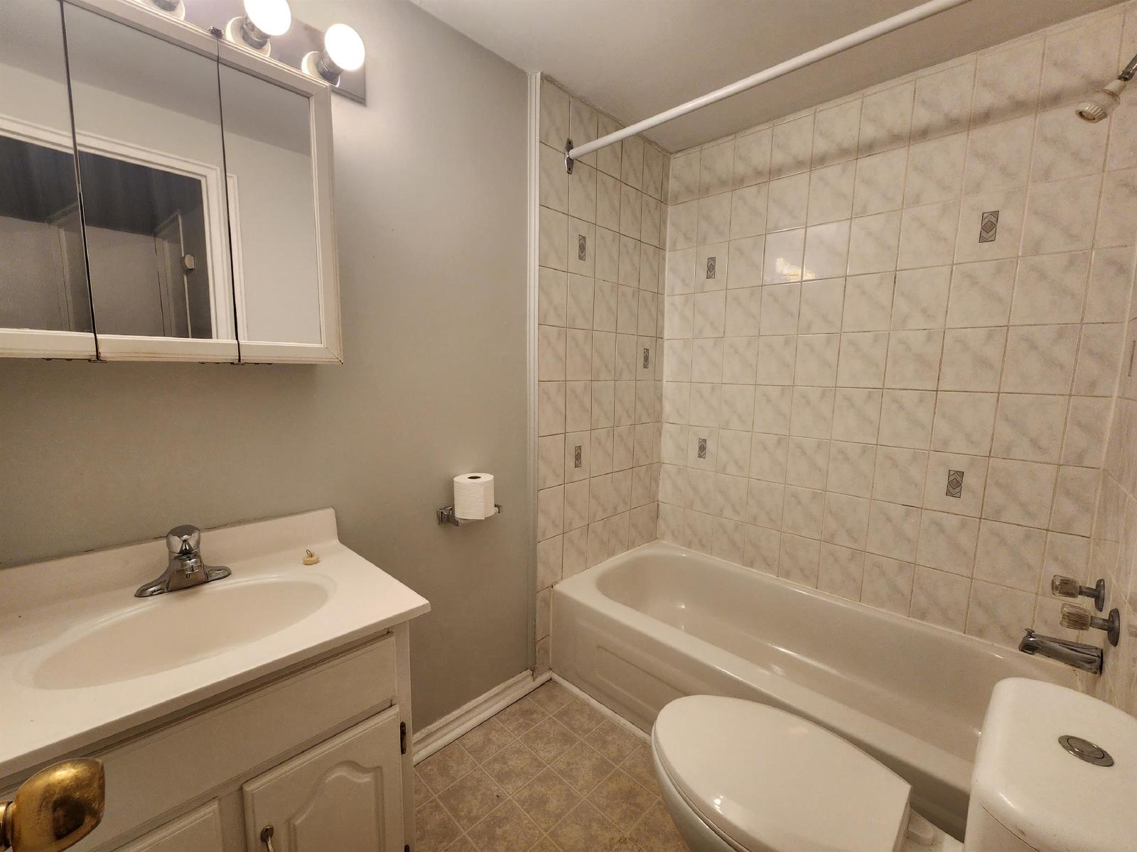 420 Gilmour Street - 607 property image