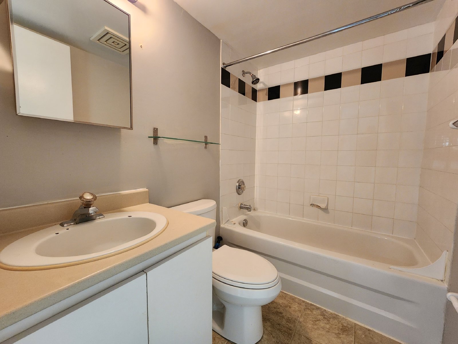 595 Somerset Street West - 203 property image