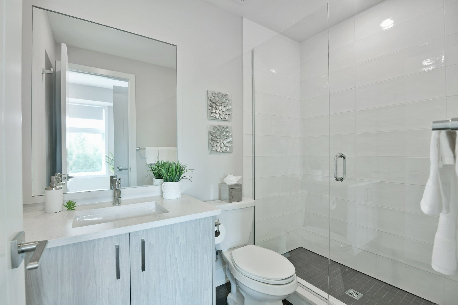 16 Champagne Avenue South - 205 property image